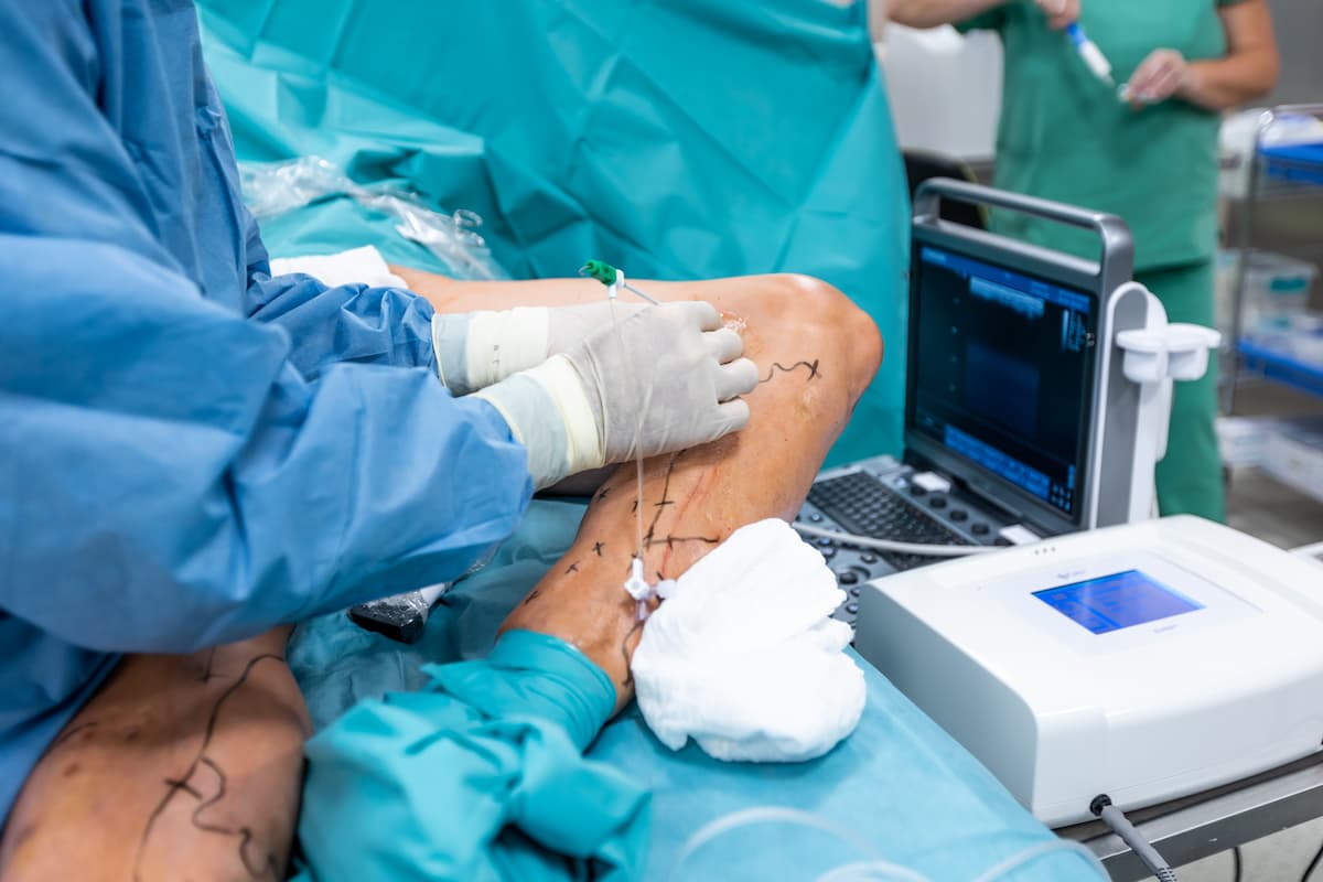 midsection-surgeon-performing-surgery-hospital.jpg